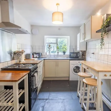Spacious, 3 Bed House, Wi-fi, Long Term Discounts Bristol