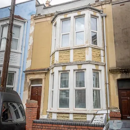 Spacious, 3 Bed House, Wi-fi, Long Term Discounts *
