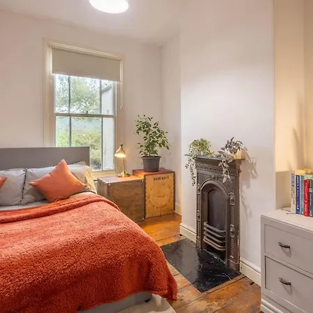 Apartment Spacious, 3 Bed House, Wi-fi, Long Term Discounts