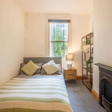 Spacious, 3 Bed House, Wi-fi, Long Term Discounts Bristol