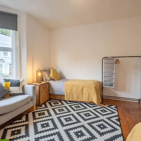 Spacious, 3 Bed House, Wi-fi, Long Term Discounts * Bristol